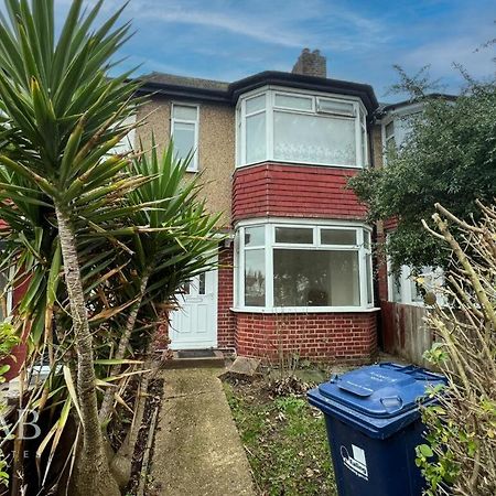 Ritz Place 3 Northolt エクステリア 写真