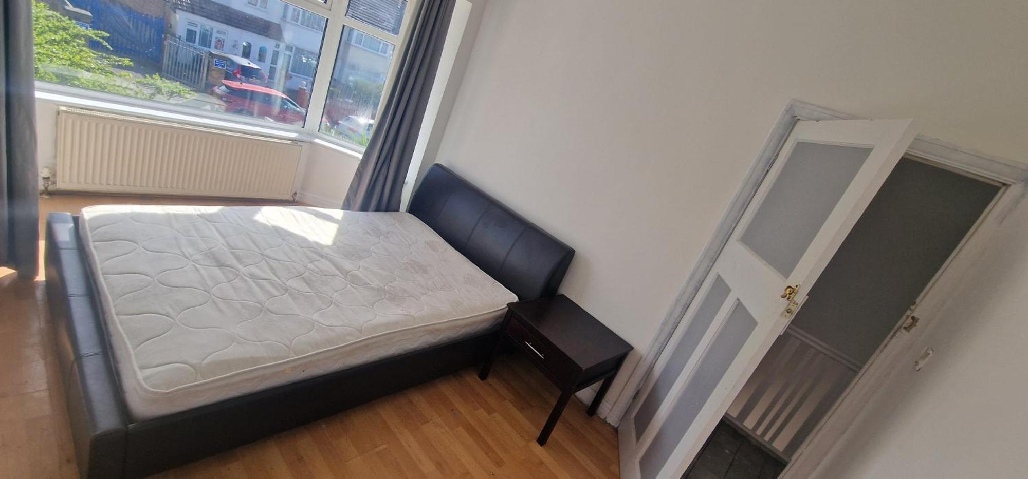 Ritz Place 3 Northolt エクステリア 写真