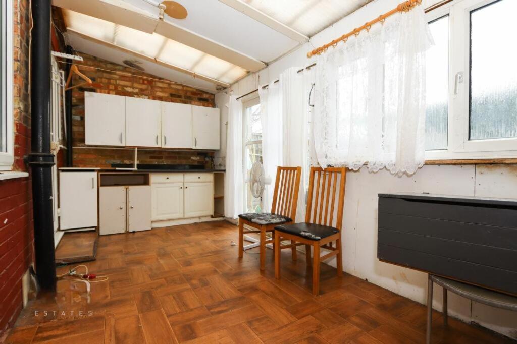 Ritz Place 3 Northolt エクステリア 写真