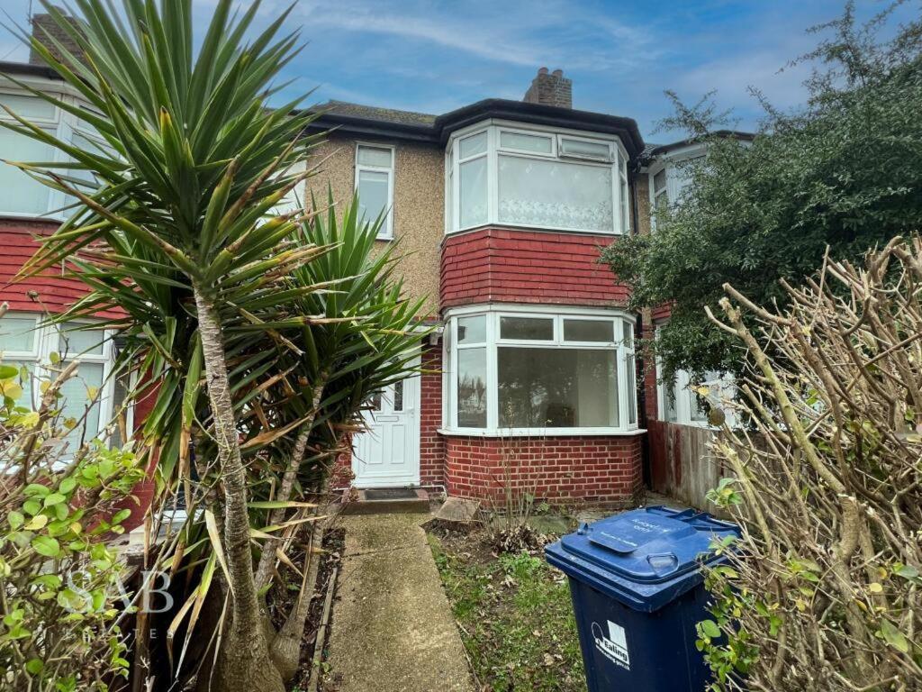 Ritz Place 3 Northolt エクステリア 写真